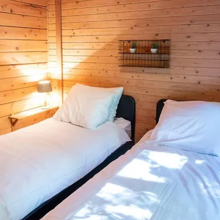Chalet In The Woods With Jacuzzi And Sauna