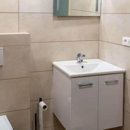 In The Woods With Nordic Bath Chalet