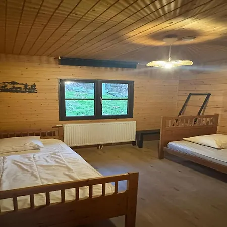 Chalet In The Woods With Nordic Bath Manhay